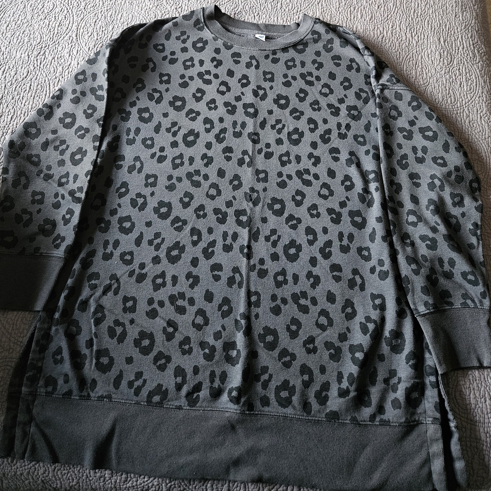 Old Navy Gray Leopard Print Sweatshirt